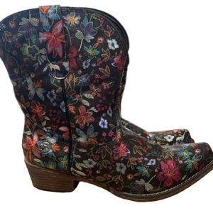 Authentic Roper low boots